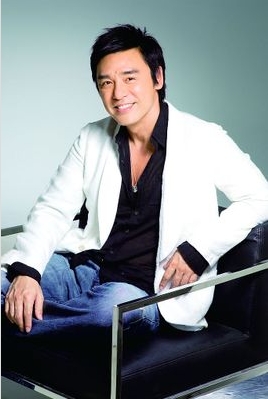 香港著名藝人鐘鎮(zhèn)濤出席阜陽萬達樣板間開放儀式