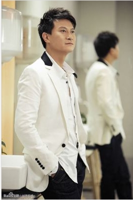 劉錫明出席福州美容答謝會(huì)