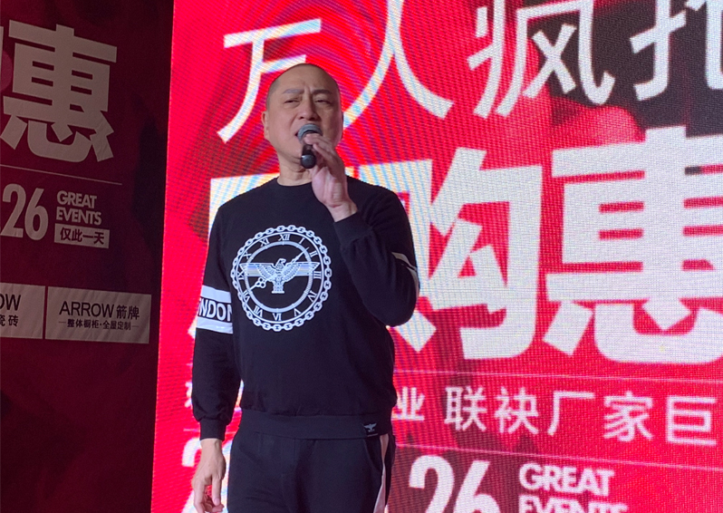 香港演員湯鎮(zhèn)業(yè)助陣芝華仕頭等艙沙發(fā)廠購(gòu)惠