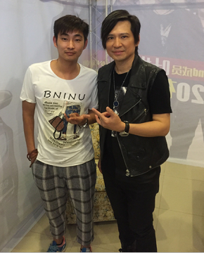 葉世榮與經紀人李志合影