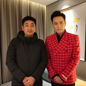 張信哲與經(jīng)紀(jì)人李志合影 張信哲與經(jīng)紀(jì)人李志合影